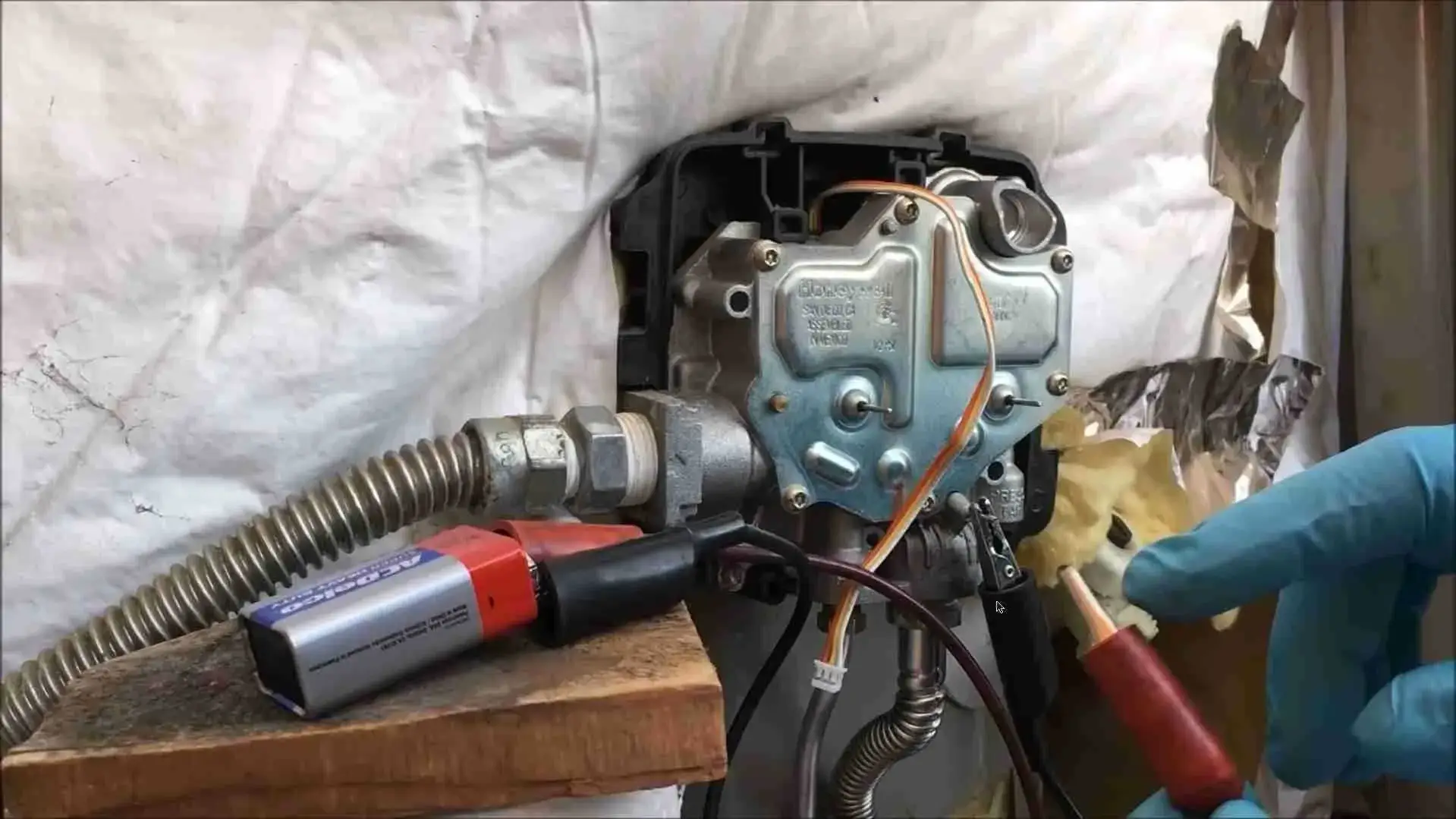 Troubleshooting a water heater gas control valve